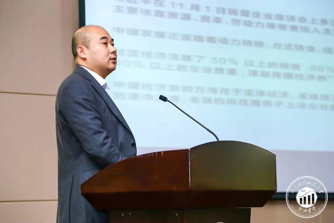 Andy Wang 在演讲 — SAREC 创始人